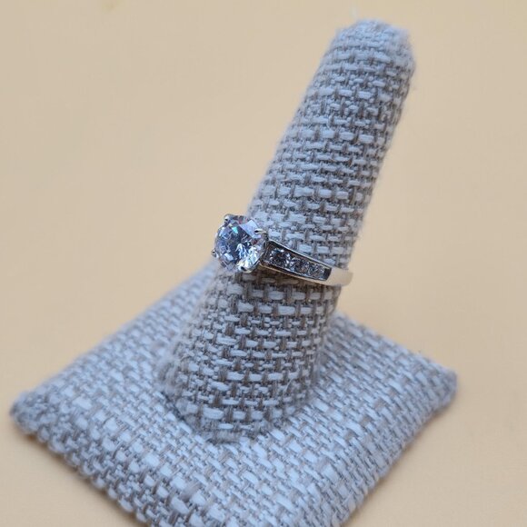 Size 8 Sterling Silver Brilliant Cubic Zirconia Gems Ring A5109 - Picture 4 of 10